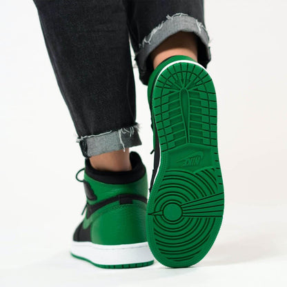 Air Jordan 1 Retro High OG GS 'Pine Green 2.0' — UK 13.5 | EU 32 | US 1Y — Alternate View 7