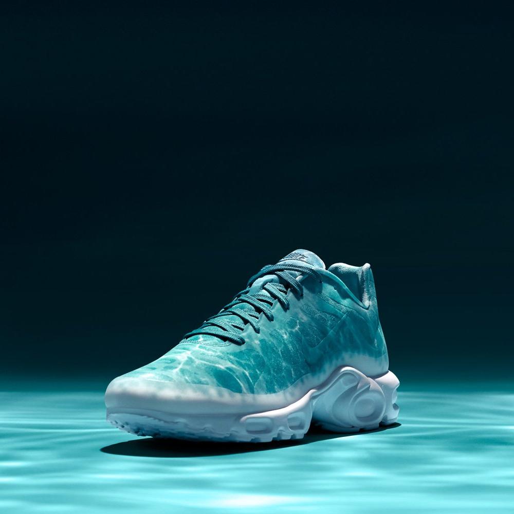 NIKE AIR MAX PLUS GPX PREMIUM SP Turbo Green & White — UK 3 | EU 35.5 | US 3.5 — Side View